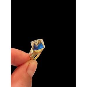 Women's Gold Colored ring STUNNING Crystal. Different colors on lighting